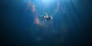 astronaut-in-deep-water-universe-live-wallpaper