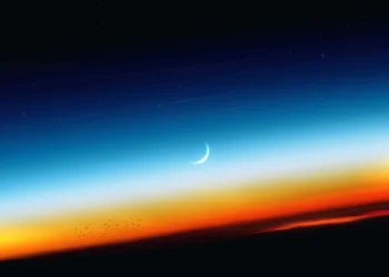 Crescent Moon Sunset Live Wallpaper 2 Peaceful crescent moon above a colorful sunset horizon with stars emerging across a vibrant twilight sky live wallpaper.
