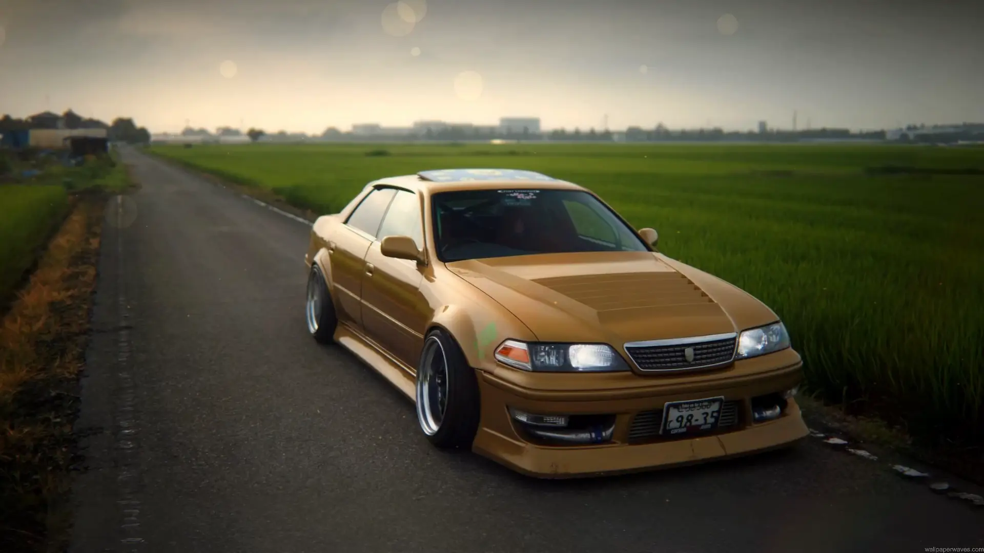 Toyota Mark II JZX100 lowered JDM sedan parked on a countryside road during golden hour live wallpaper.